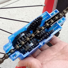 Load image into Gallery viewer, Cleaning Reservoir and Brush Kit for a bike Chain and Cogs
